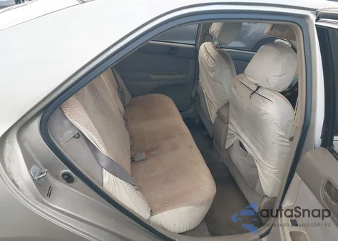 2004 Toyota Camry Le z USA, uszkodzony, nr VIN 4T1BE32K94U854215